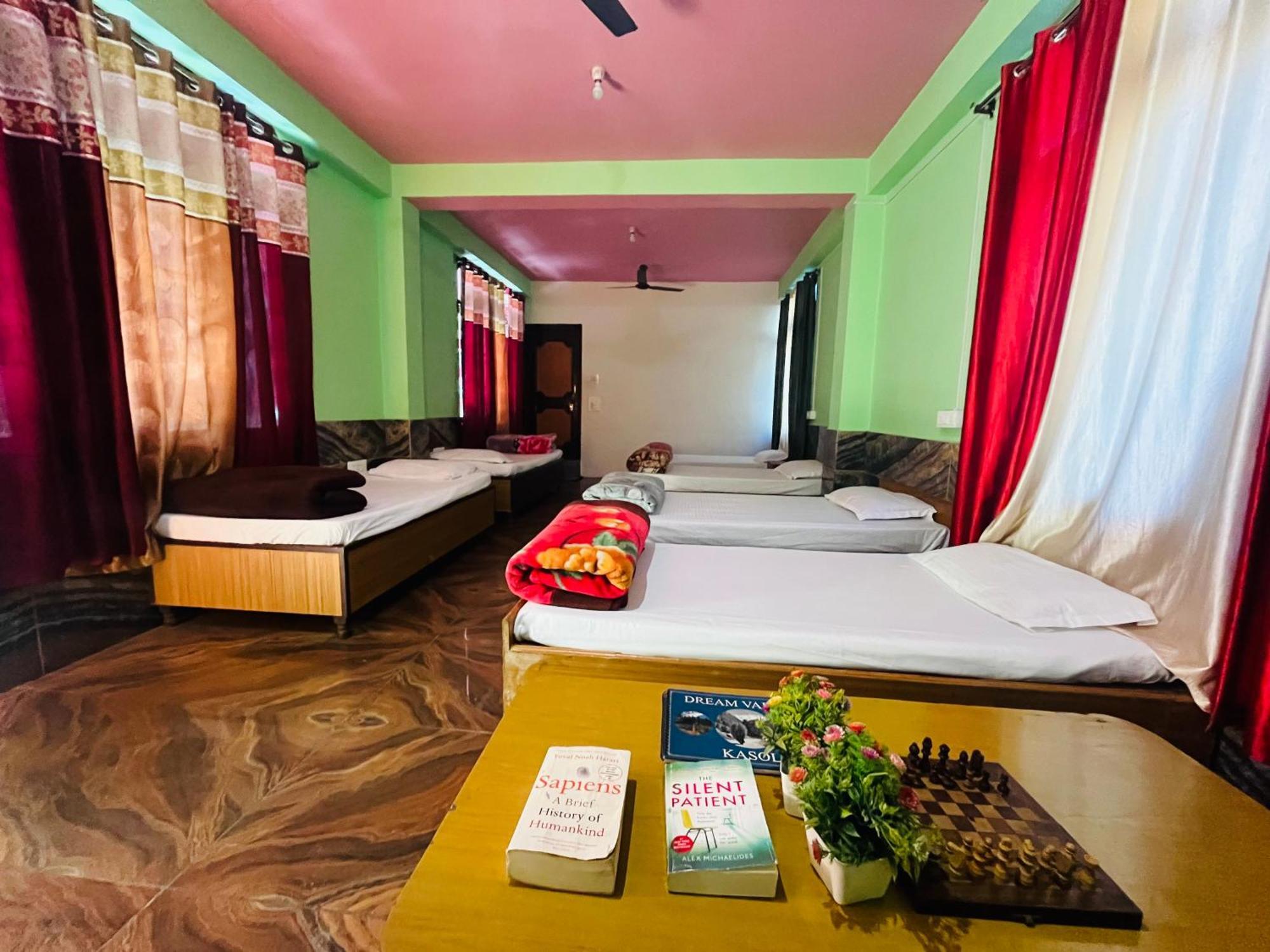 Russian Unit Kasol By Valley Extérieur photo