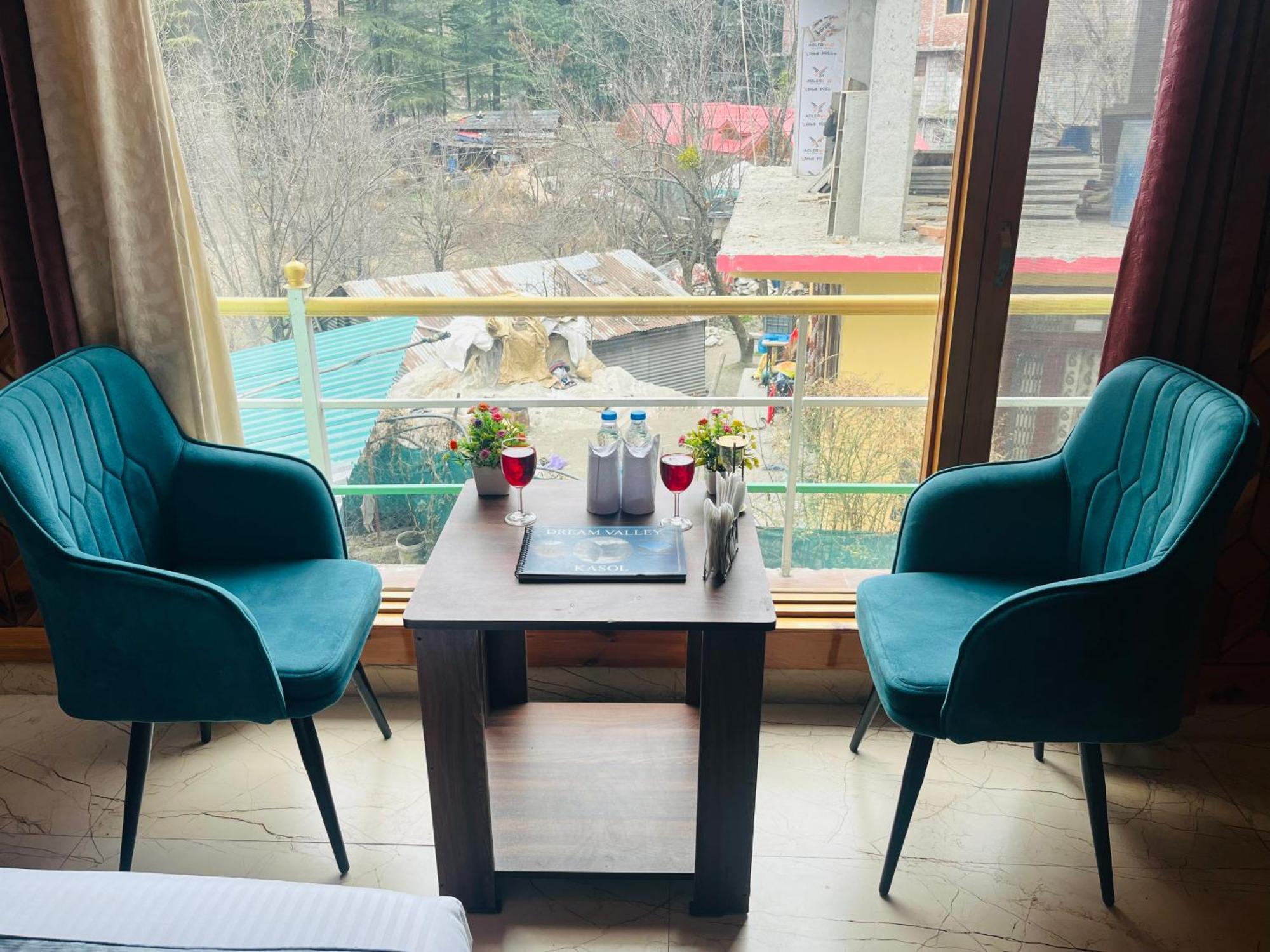 Russian Unit Kasol By Valley Extérieur photo