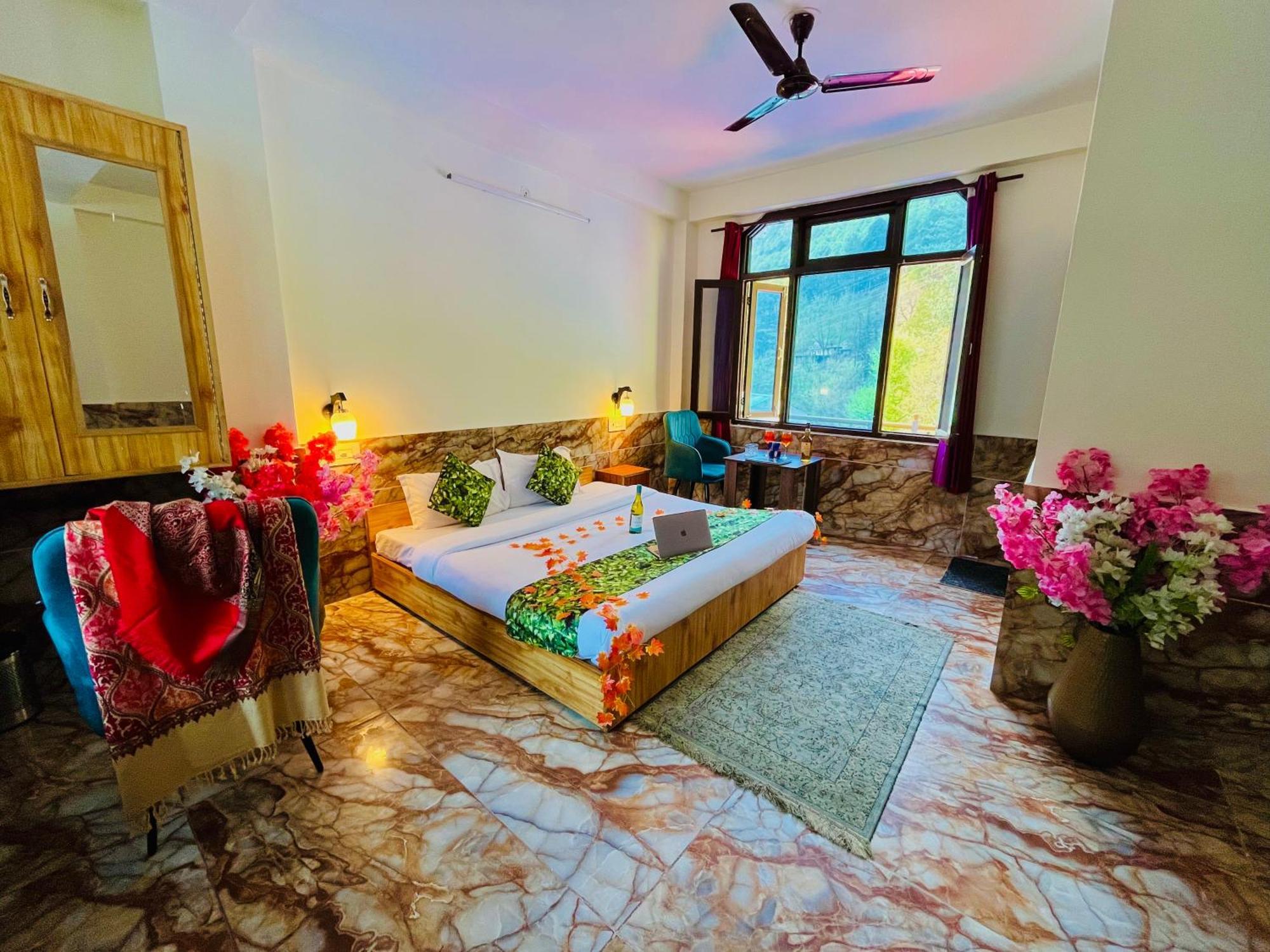 Russian Unit Kasol By Valley Extérieur photo